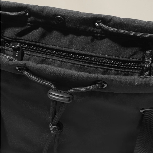 BEYOND YOGA- black yoga gym bag - Picture 5 of 8